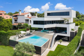 Villa Lucy Banjole for 12 people near Medulin with heated indoor pool & spa just 400 meters from the beach